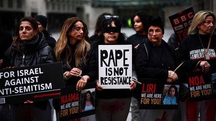 Vergewaltigung ist kein Widerstand. Frauen protestieren, damit das Schicksal vieler Israelinnen nicht in Vergessenheit gerät.