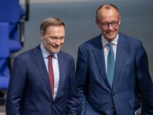 Grüne und SPD weiter gleichauf: Union und FDP legen in Umfragen leicht zu