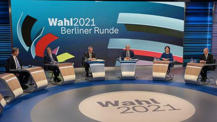 Zwei Ansprüche aufs Kanzleramt und ein Gesprächsangebot: In der „Berliner Runde“ von ARD und ZDF gaben die Politiker die Richtung für die Zeit nach der Wahl vor. 