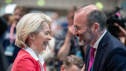 EU-Kommissionschefin Ursula von der Leyen (CDU, links) mit Manfred Weber (CSU), dem Chef der EVP.