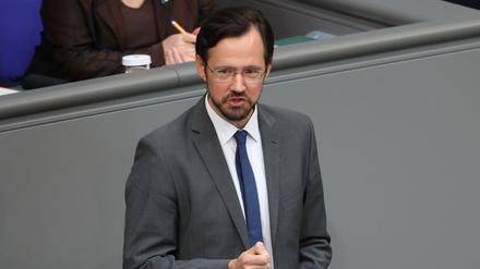 Dirk Wiese (SPD) spricht auf einer Sitzung des Deutschen Bundestages.