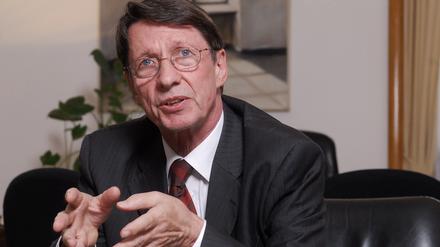 Ehrhart Körting Politiker und derzeitiger Innensenator des Landes Berlin. Er ist seit 1971 Mitglied der SPD.