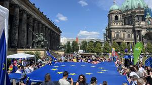 Demo vor der Europawahl von „Pulse of Europe Berlin“ im Lustgarten.