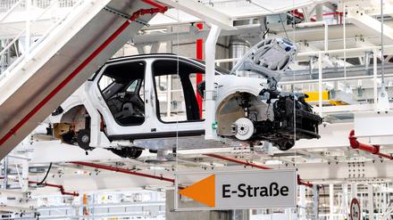 Das Elektroauto ID.4 wird im VW-Werk gebaut. In einer aktuellen Analyse geht die Beratungsfirma Boston Consulting Group (BCG) davon aus, dass nahezu das ganze Wachstum des Wirtschaftszweigs im Jahr 2035 aus den Sparten E-Mobilität, autonomes Fahren, Software und Verkehrsdienstleistungen stammt.
