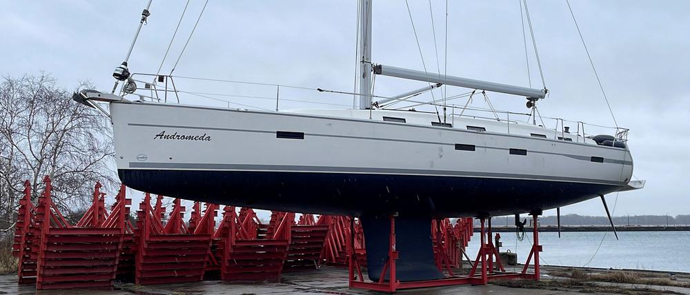 FILE PHOTO: The 50-feet-long charter yacht "Andromeda", which German prosecutors had searched believed to be used for the blasts of the Baltic Sea pipelines Nord Stream 1 and Nord Stream 2 is seen in a dry dock in Dranske at Ruegen island, Germany, March 14, 2023.   REUTERS/Oliver Denzer/File Photo
