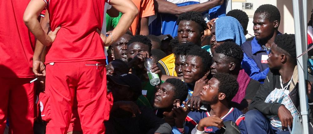Asylverfahren im Drittstaat - Warum Albanien für Italien plötzlich  Migranten aufnimmt - News - SRF