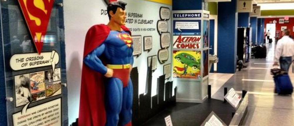 Wer Cleveland mit dem Flugzeug erreicht, begegnet in der Gepäck-Sammelhalle dieser Superman-Statue.