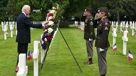 US-Präsident Joe Biden besuchte einen Friedhof, auf dem gefallene US-Soldaten bestattet sind.