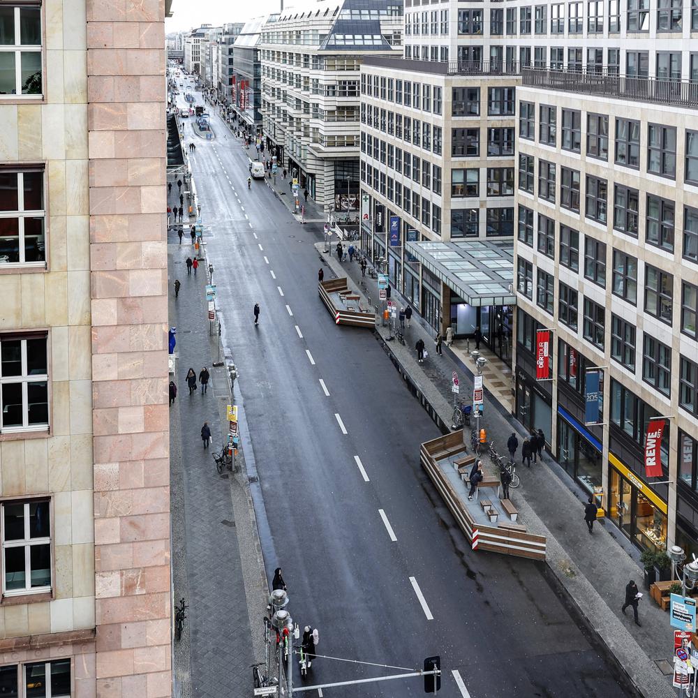 Das depressive Elend“: Das Berliner zur Debatte die Friedrichstraße