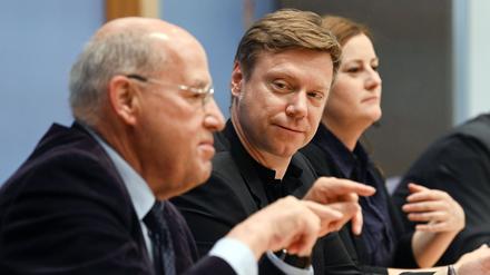 Gehen nach Karlsruhe: Gregor Gysi, Martin Schirdewan und Janine Wissler von der Linkspartei. 