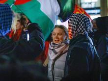 Im Vorfeld nicht bekannt gewesen : Greta Thunberg taucht überraschend bei Pro-Palästina-Demo in Leipzig auf