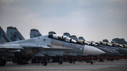 Russische Kampfjets vom Sukhoi Su-35 auf einer Militärbasis im Juli 2021.