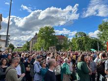 „Unsere Angst darf nicht ihre Stärke sein“: Mehr als 2000 Menschen demonstrieren aus Solidarität mit SPD-Politiker Ecke