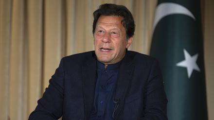 Imran Khan, Premierminister von Pakistan, spricht mit der Presse. 