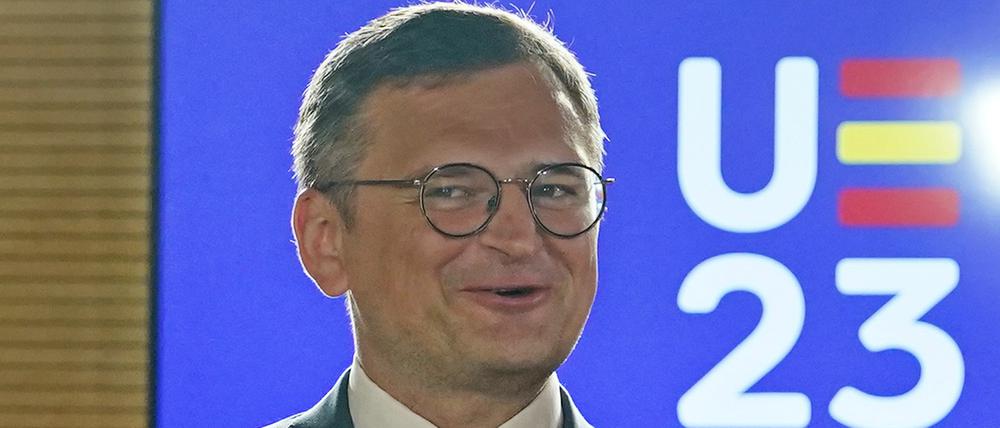 Dmytro Kuleba, Außenminister der Ukraine, lächelt während des Treffens der EU-Außenminister in Toledo. 