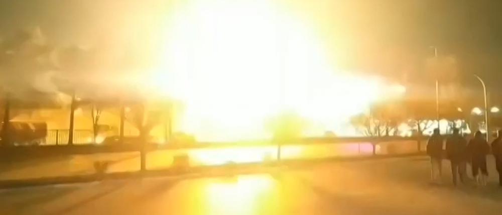 Dieses Bild aus einem UGC-Video, das am 29. Januar 2023 veröffentlicht wurde, zeigt angeblich eine Explosion in der Provinz Isfahan im Iran. 