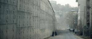 Eine Außenmauer des berüchtigten Evin-Gefängnisses in Teheran im Iran aufgenommen Anfang März 2006. 