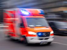 Verkehrsunfälle in Berlin: Drei Menschen schwer verletzt – Frau notoperiert, Mann in Lebensgefahr