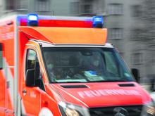 Fahrlässige Brandstiftung vermutet: 63-jähriger Mann stirbt nach Wohnungsbrand in Berlin-Hellersdorf
