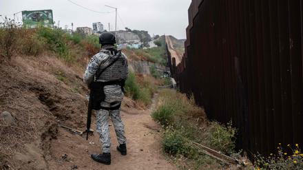 Ein mexikanischer Grenzsoldat