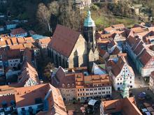 Regenbogen-Flagge in Pirna gehisst: Kirche kritisiert NS-Vergleich von AfD-nahem Oberbürgermeister