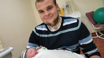 Nathanael Hommel hat nie den Lebensmut verloren. Heute ist er selbst Vater.