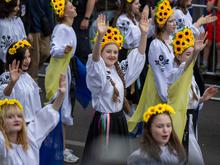 Karneval der Kulturen 2024 im Live-Blog: Parade erreicht Hermanplatz – Unwetterwarnung für Berlin