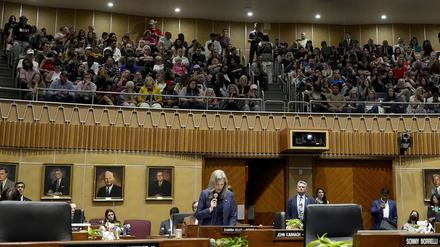Die Senatorin des Bundesstaates Arizona, Shawnna Bolick, R-Distrikt 2, spricht im Kapitol in Phoenix. Die Demokraten haben im Senat von Arizona genügend Stimmen erhalten, um ein aus der Zeit des Bürgerkriegs stammendes Abtreibungsverbot aufzuheben, das der Oberste Gerichtshof des Bundesstaates vor kurzem in Kraft treten ließ. 