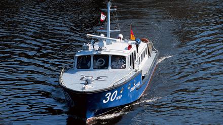 Deutschland, Berlin, Bezirk Zehlendorf, Havel, Wasserschutzpolizei, Im Westen bildet die Havel eine Seenkette, die sich durch den Grunewald zieht. Foto: Photonet