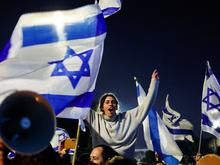 Nach heftigen Massenprotesten in Israel: Netanjahu will umstrittene Justizreform offenbar stoppen