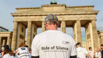 Beim „Ride of Silence“ demonstrieren Radfahrer in Berlin und hunderten Städten weltweit für mehr Sicherheit für Radfahrer.