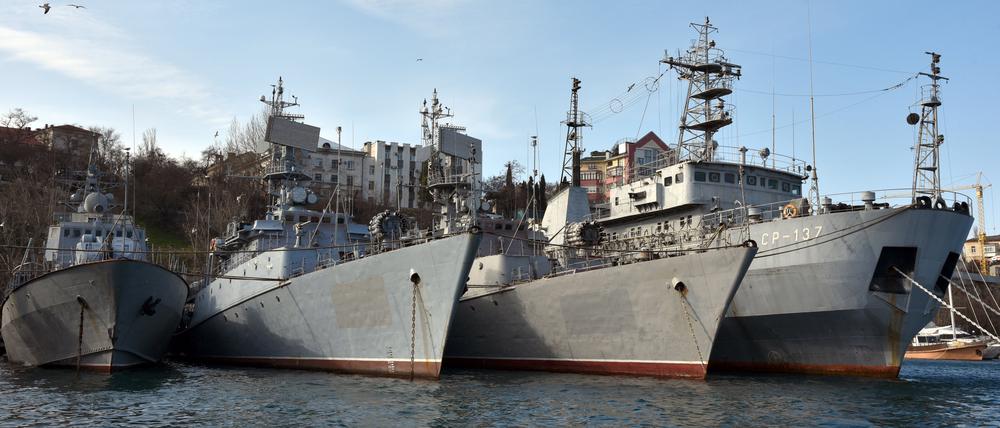 Archivbild: Russische Kriegsschiffe im Hafen Sewastopol auf der Krim.