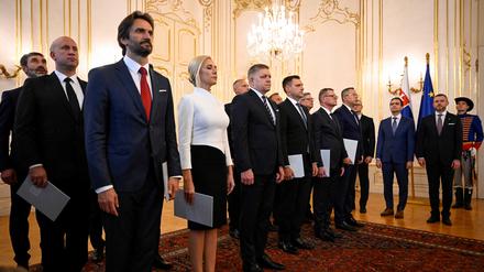 Endlich vereidigt: Mitglieder der neuen Regierung der Slowakei.