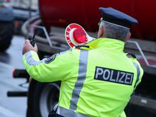 Täuschungsmanöver bei Verkehrskontrolle: Polizist in Berlin-Neukölln angefahren und verletzt