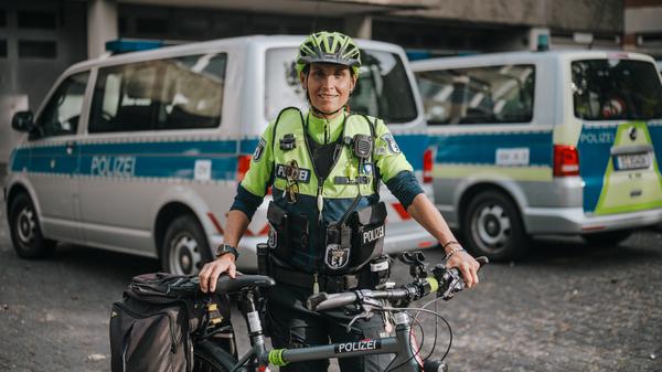 Im Interview: Polizeioberkommissarin Stefanie Lütz von der Fahrradstaffel der Berliner Polizei