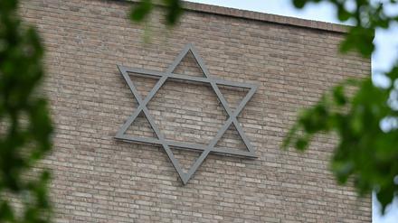 Ein Davidstern ist am Gebäude des neuen Synagogenzentrums Potsdam zu sehen.