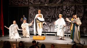 Szene aus der Inszenierung "Adriano in Siria" der Potsdamer Musikfestspiele im Schlosstheater Sanssouci