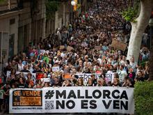 Nach Restaurant-Einsturz auf Mallorca: Zehntausende protestieren gegen Massentourismus