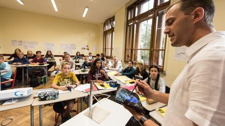 Alle Brandenburger Lehrer, aber auch Schulassistenzen und Lehramtskandidaten im Landesdienst bekommen Tablets. 