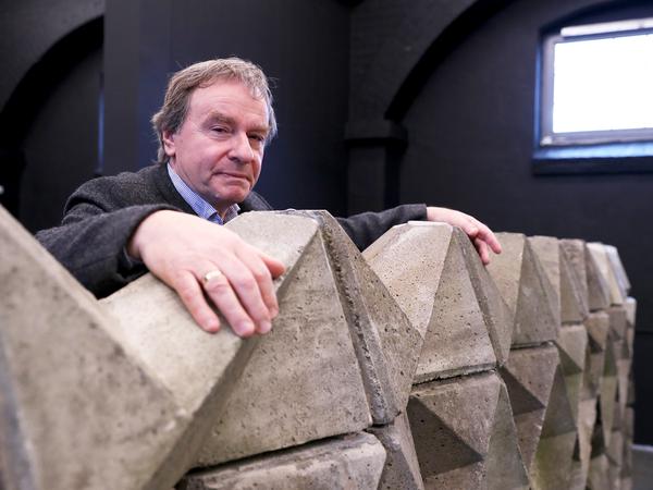 Stefan Pietryga, born in Ibbenbüren in 1954, was one of the first tenants in the data center in 2015.  Now he is committed to preserving it, also with the “Lapidary” exhibition.