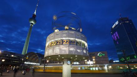 Die Weltzeituhr auf dem Alexanderplatz.