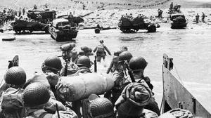 Landung in der Normandie: Alliierte Soldaten an der Omaha Beach.