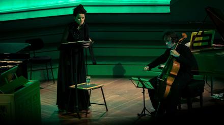 Sopranistin Anna Prohaska und Nicolas Altstaedt am Violoncello.