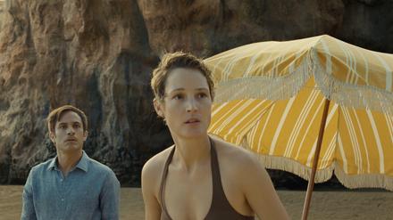 Guy (Gael García Bernal) und Prisca (Vicky Krieps) erfahren das tödliche Geheimnis des Strandes am eigenen Leib.