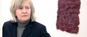 Rosemarie Trockel wurde 1952 in Schwerte geboren. Heute lebt sie in Köln und Berlin