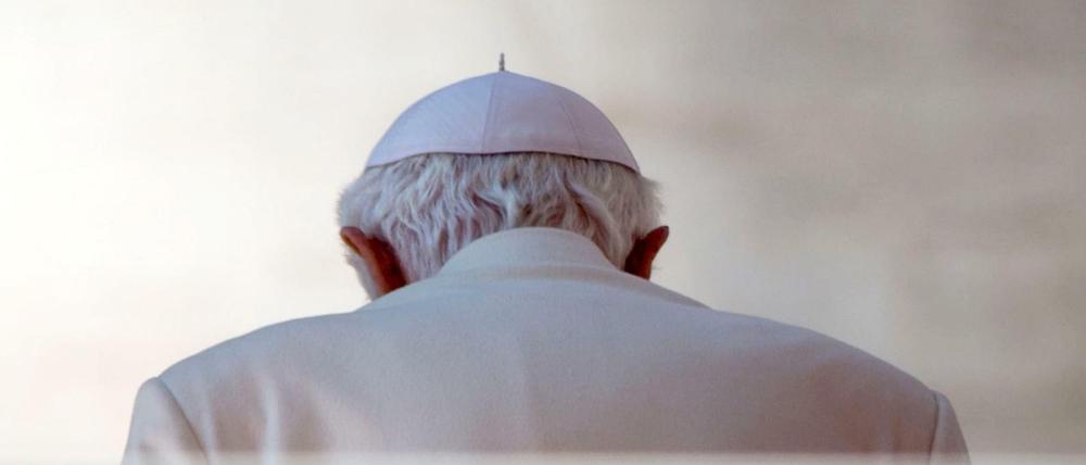 Nur Gottes Auge sieht alles. Papst Benedikt XVI. alias Joseph Ratzinger im Februar 2013 beim Amtsabschied aus dem Vatikan.
