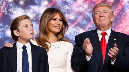 Donald Trump (rechts) mit Frau Melania und Sohn Barron