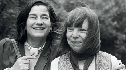 Als sie sich noch nah waren: Christa Wolf (l) und Sarah Kirsch 1985 in Hamburg.
