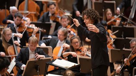 Robin Ticciati dirigiert das Deutsche Symphonie-Orchester Berlin in der Berliner Philharmonie.
