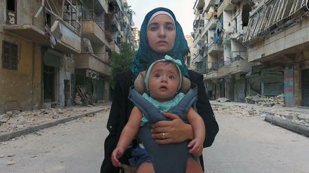 "For Sama", der Eröffnungsfilm: Waad al-Kateab hat eine sehr persönliche Doku über ihr Leben mit Baby in Aleppo gedreht. 